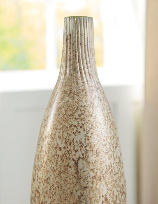 Plawite Vase